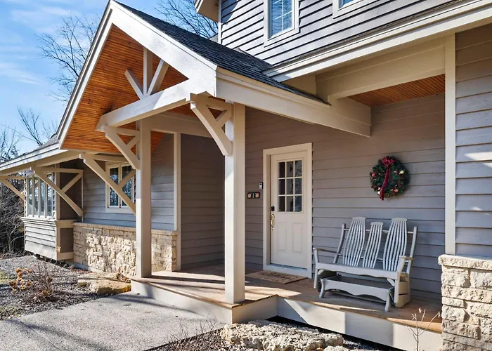 The Lodge, 'North Woods' Style, Boutique Galena Getaway!