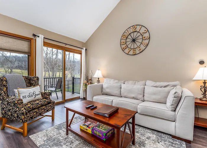 Cozy At Creekwood Getaway