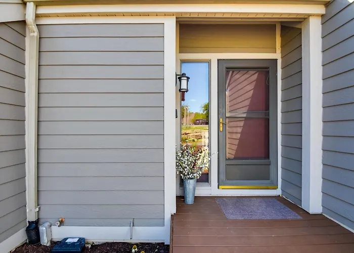 Tasteful Galena Townhome W/ Community Amenities
